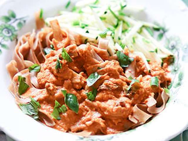 Foto Tagliatelle met sardine-paprikasaus