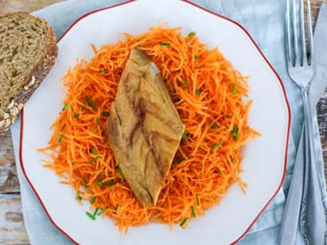 Foto Wortelsalade met makreel