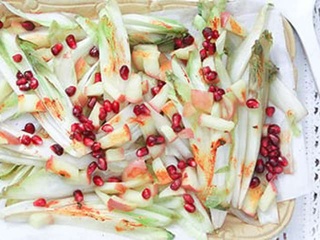 Foto Geroerbakte witlof met granaatappel