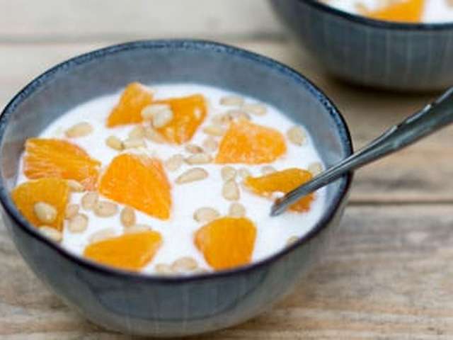 Foto Yoghurt met pijnboompitten en kaneel