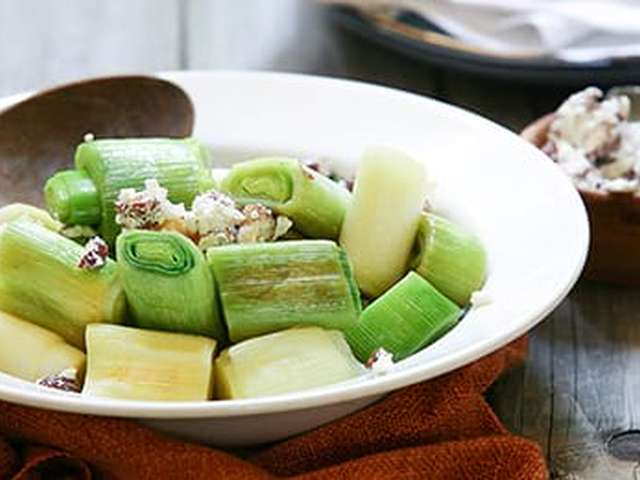 Foto Gestoofde prei met hazelnoten en aardappelpuree