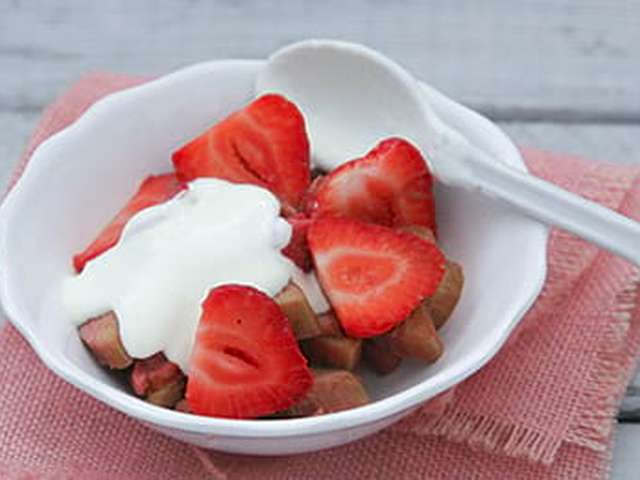 Foto Rabarbercompote met aardbeien