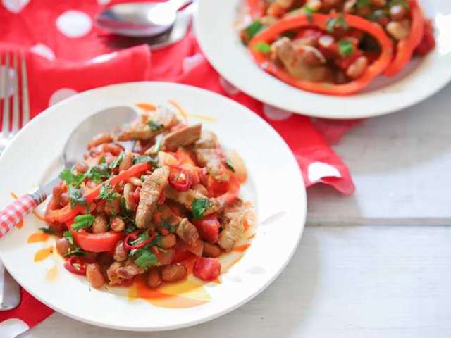 Foto Pittige kidneybonenschotel met kip