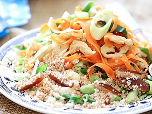 Foto Couscous met dadels en gemarineerde kip