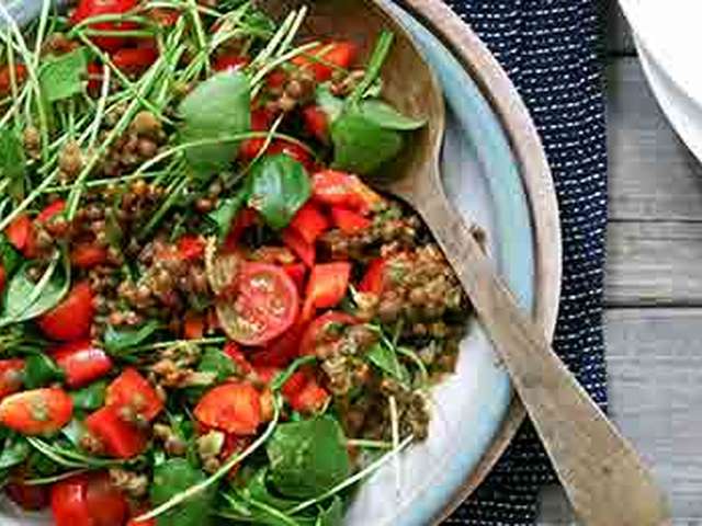 Foto Posteleinsalade met linzen en tomatendressing