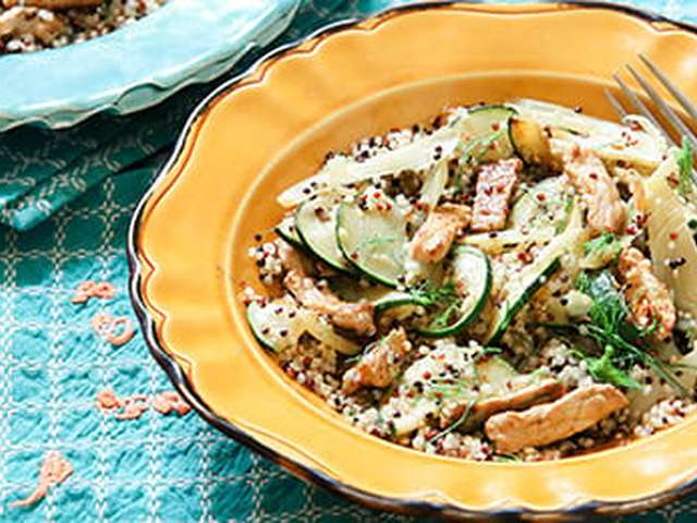 Foto Quinoa met lentegroente en reepjes varkensvlees