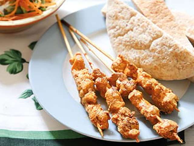 Foto Currykipspiesjes met kool-wortelsalade