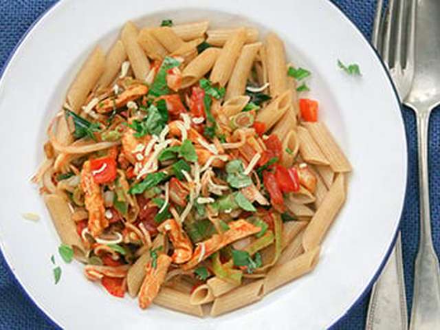 Foto Penne met groente-kipmix