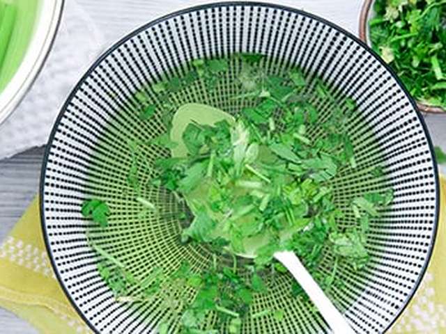 Foto Selderijbouillon met gremolata