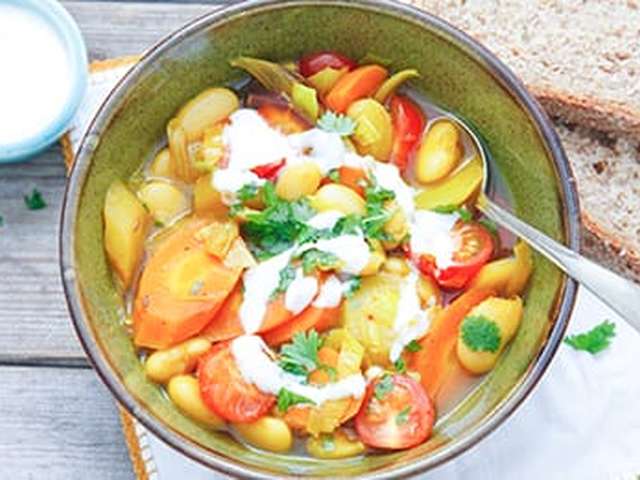 Foto Pittige bonensoep met koriander