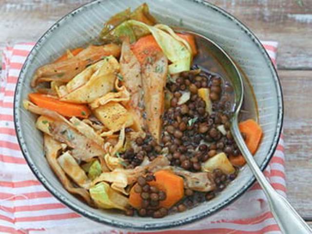 Foto Groentegoulash met linzen
