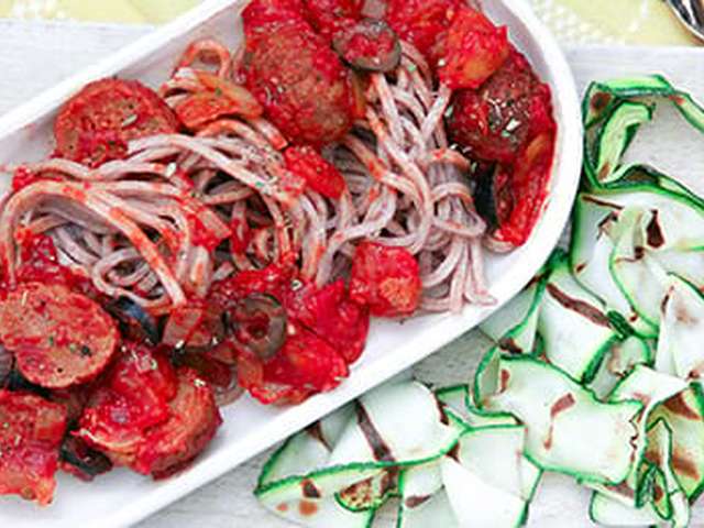 Foto Pasta met vegetarische balletjes en tomatensaus