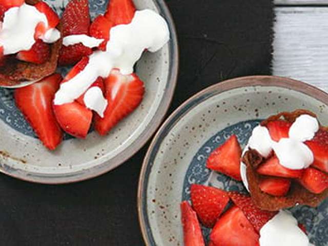 Foto Krokant bakje met aardbeien