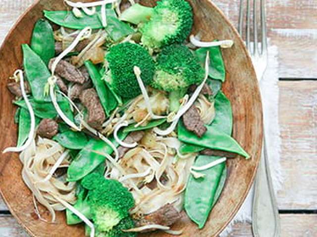 Foto Mie met runderreepjes en groente