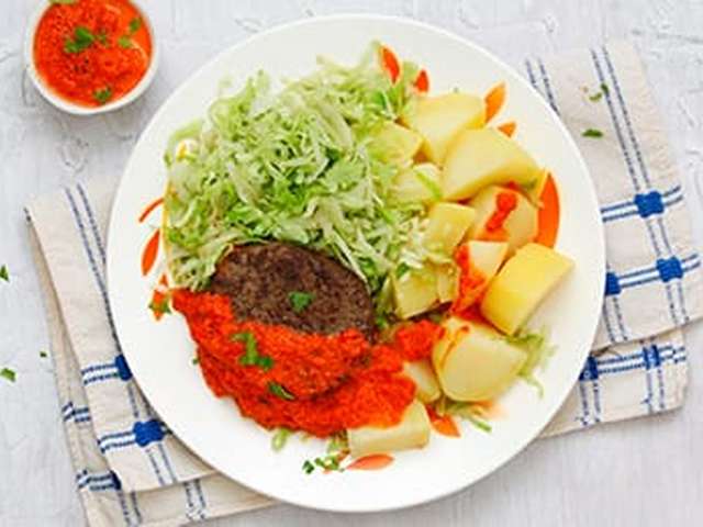 Foto Gegrild tartaartje met paprikasaus