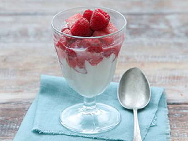Foto Yoghurt met frambozencompote
