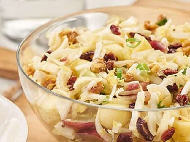 Foto Witlof-aardappelsalade met cranberries en noten