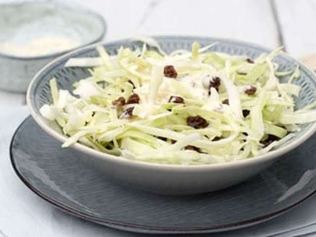 Foto Witte koolsalade met gehaktballetjes