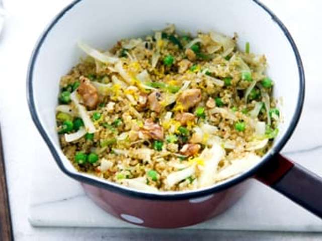 Foto Quinoa met groente en walnoten