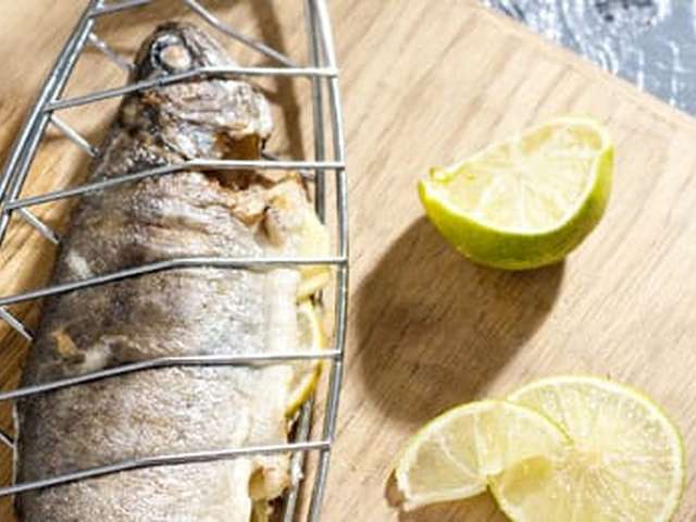 Foto Gevulde forel met gembersaus