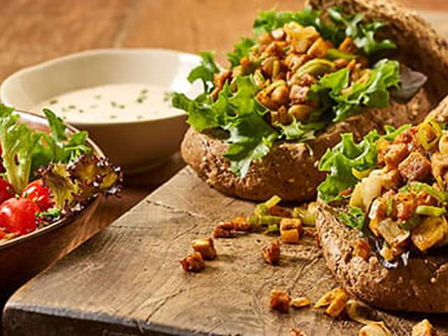 Foto Gevulde bolletjes met tomatensalade
