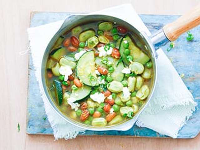 Foto Maaltijdsoep met groen en bonen