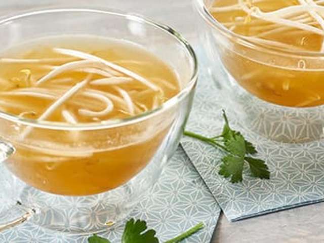 Foto Kippenbouillon met taugé