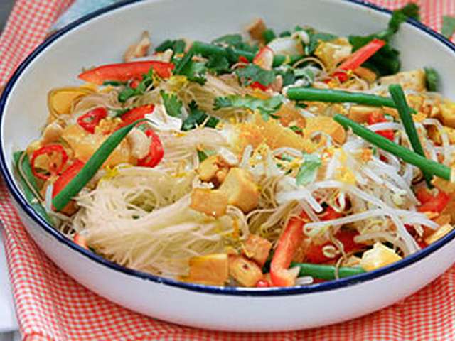 Foto Noedelsalade met tofu en cashewnoten