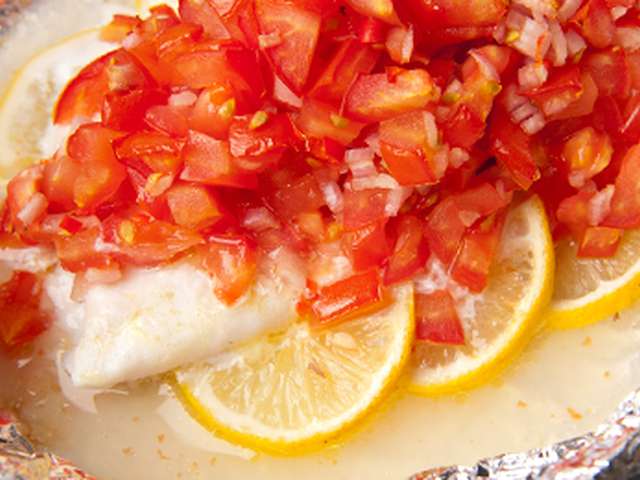 Foto Pittige vis uit de oven met wortelsalade