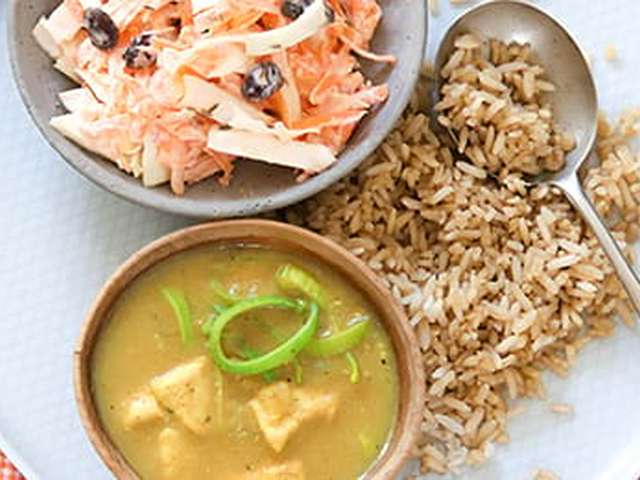 Foto Kipcurry met witte koolsalade en rijst