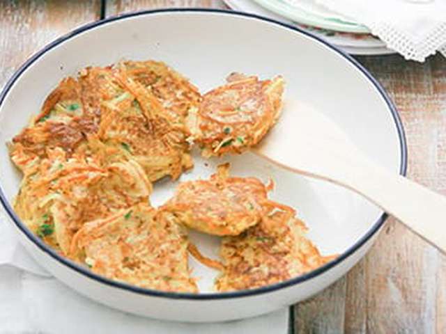 Foto Aardappelkoekjes met witlofsalade