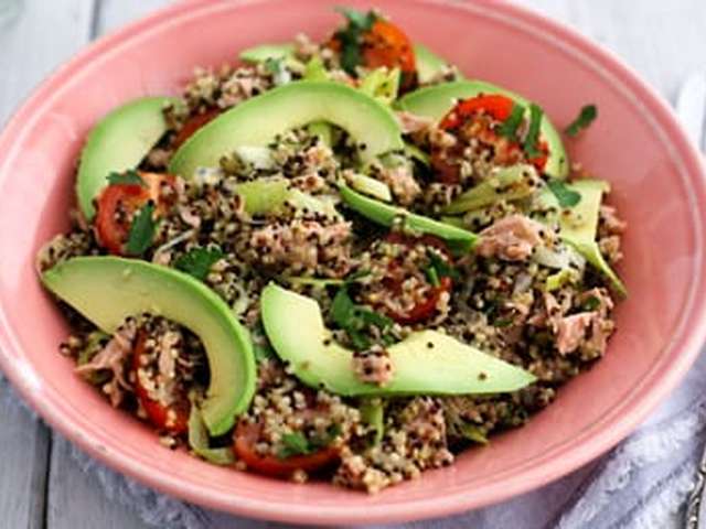 Foto Quinoasalade met tonijn en avocado