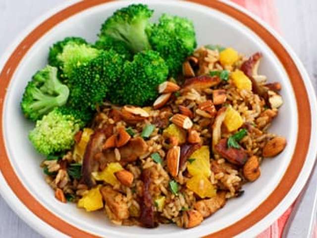 Foto Pilav met dadels, vleesreepjes en broccoli