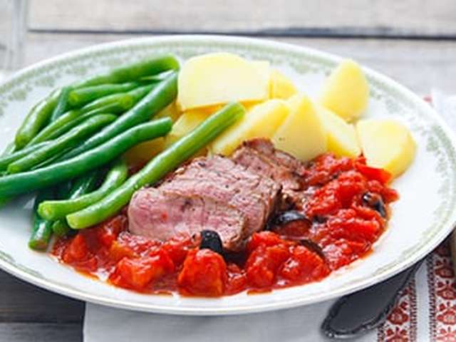 Foto Biefstukreepjes met olijven-tomatensaus