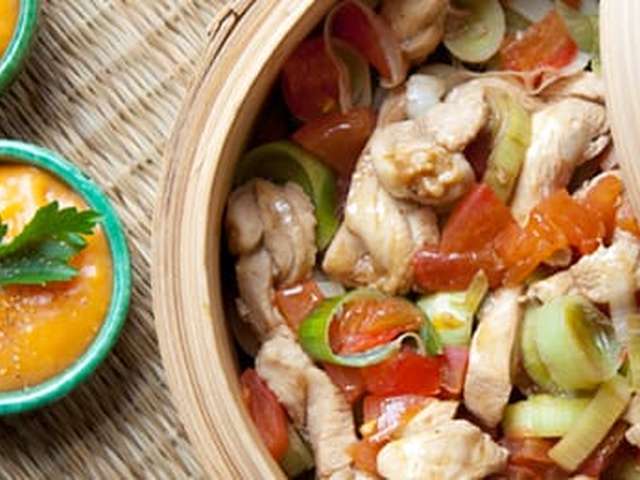 Foto Gestoomde kip met broccoli en macaroni