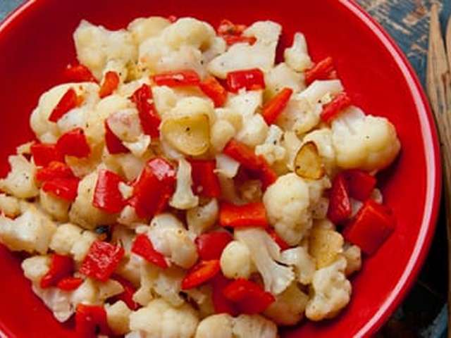 Foto Bloemkoolsalade met kip en aardappelen