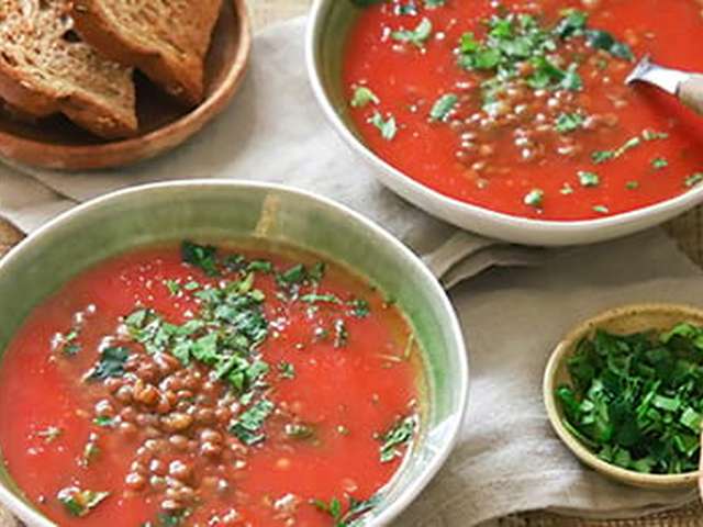 Foto Paprika-tomatensoep met linzen
