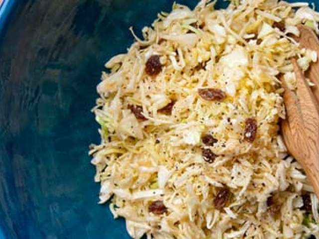 Foto Spitskoolsalade met kaasdressing