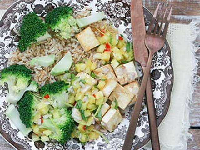 Foto Tofu met ananassalsa