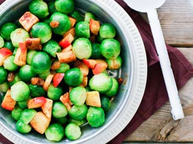 Foto Spruitjes met appel en rozijnen