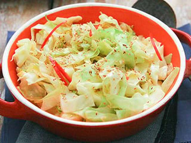 Foto Geroerbakte spitskool met spikkels