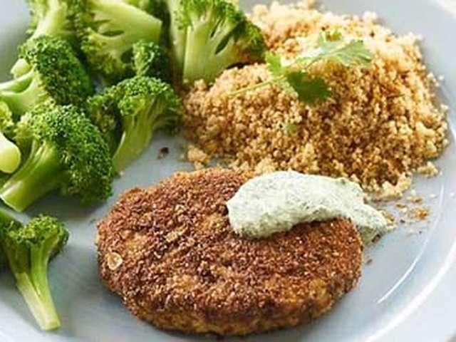 Foto Tofuburgers met koriandersaus en couscous