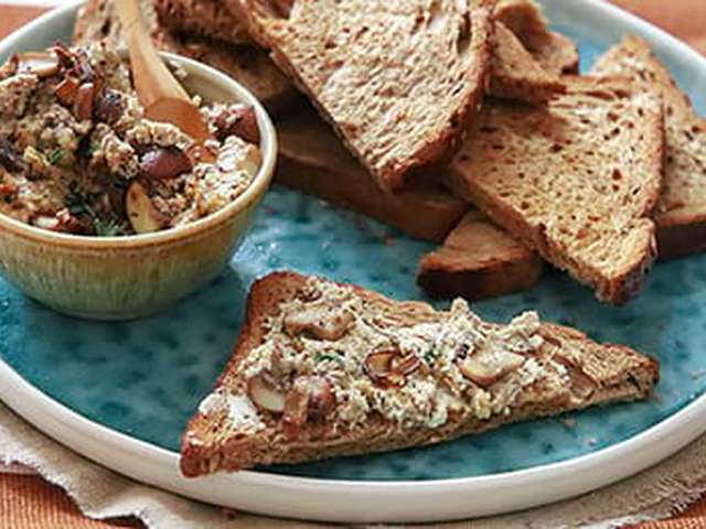 Foto Brood met paddenstoelentofu
