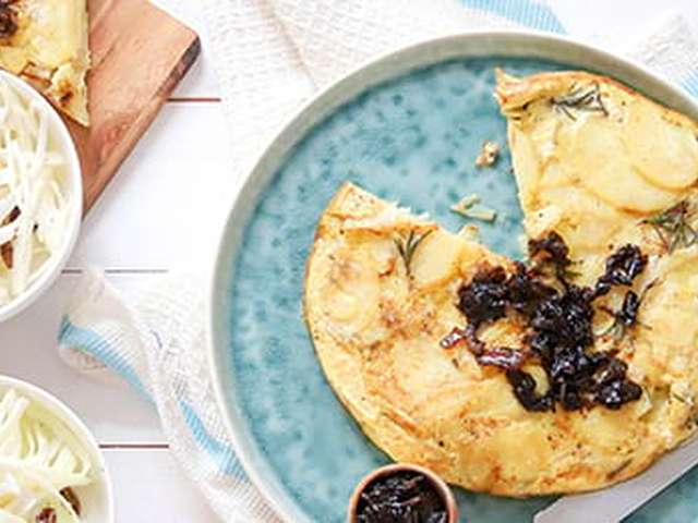 Foto Frittata met aardappel en gekaramelliseerde ui