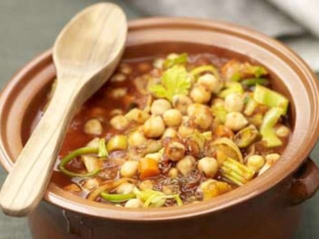 Foto Groentestoof met kikkererwten en karwijzaad