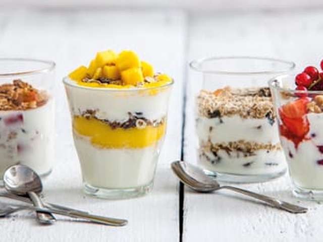 Foto Yoghurt met zomerfruit en walnoten