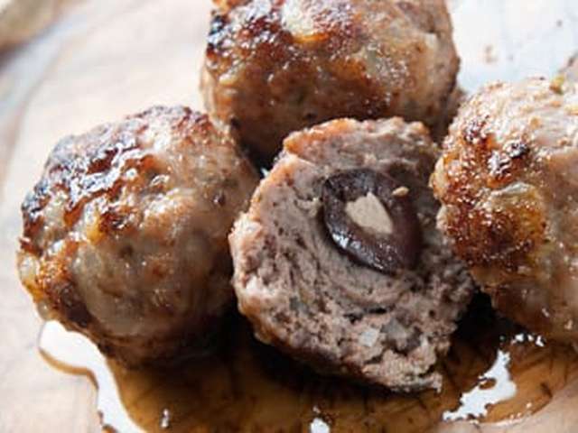 Foto Keftedes met een salade