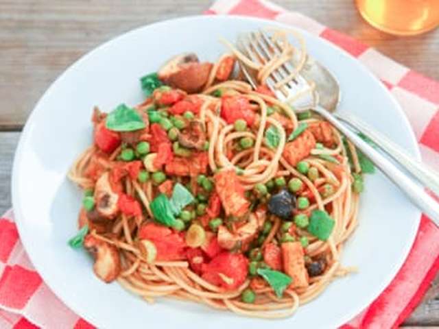 Foto Spaghetti met doperwtjes, champignons en tofu
