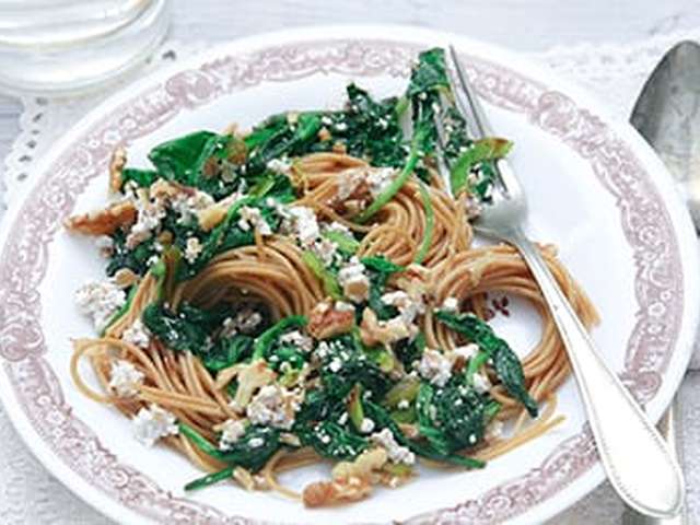 Foto Spaghetti met spinazie en walnoten