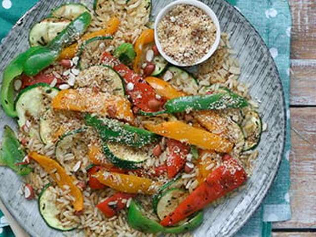 Foto Rijst met gegrilde groente en pinda’s